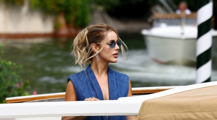 Alejandra Onieva in Twinset Milano all’81ª Edizione del Festival Internazionale del Cinema di Venezia Alejandra Onieva in Twinset Milano all'81ª Edizione del Festival Internazionale del Cinema di Venezia