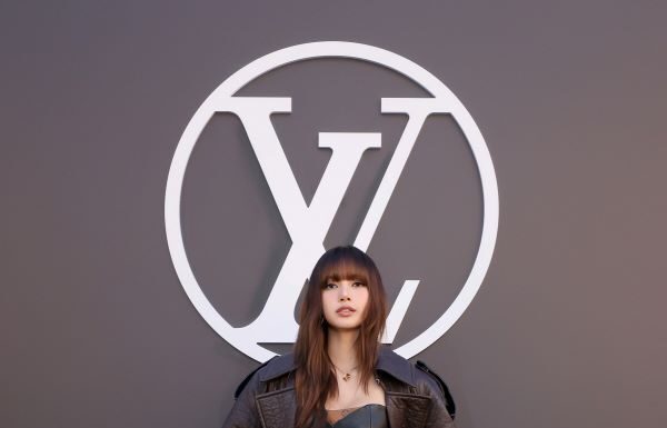 Celebrities at the Louis Vuitton Women’s Spring-Summer 2025 show at Cour Carrée du Louvre in Paris Celebrities at the Louis Vuitton Women’s Spring-Summer 2025 show at Cour Carrée du Louvre in Paris