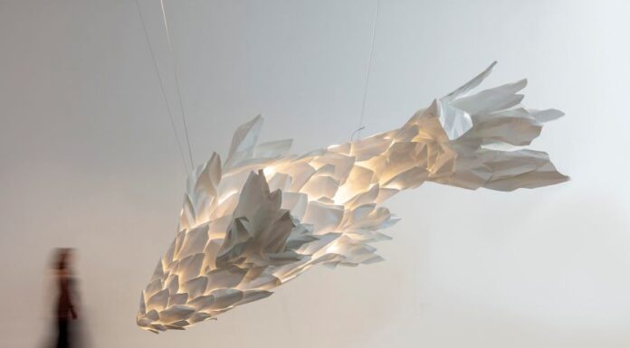 Louis Vuitton inaugura la mostra dedicata a Frank Gehry durante Art Basel Paris 2024 Louis Vuitton inaugura la mostra dedicata a Frank Gehry durante Art Basel Paris 2024