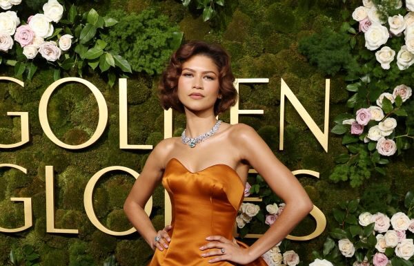 Zendaya wears custom Louis Vuitton to the 82nd Golden Globe Awards Zendaya wears custom Louis Vuitton to the 82nd Golden Globe Awards
