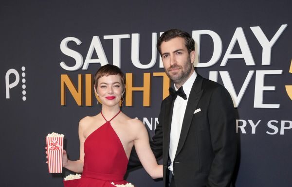 Emma Stone in Louis Vuitton at the SNL50 Anniversary Special in NYC Emma Stone wears custom Louis Vuitton to the SNL50 Anniversary Special in New York City