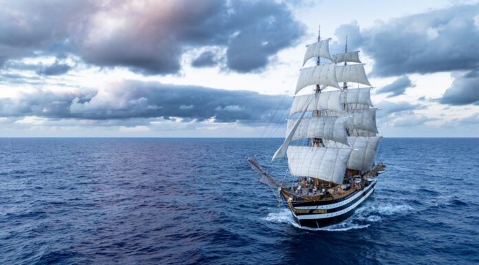 Amerigo Vespucci: l’eleganza che solca i mari. A Ortona, la bellezza Italiana va in scena Amerigo Vespucci: l’eleganza che solca i mari. A Ortona, la bellezza Italiana va in scena