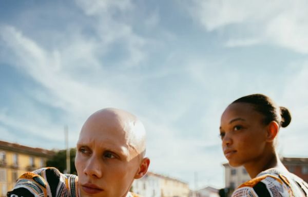 AUSTRALIAN x CARLO COLUCCI: Una fusione inedita tra heritage italiano e vibes Anni ’90 La capsule di Australian x Carlo Colucci arriva direttamente dagli anni ’90