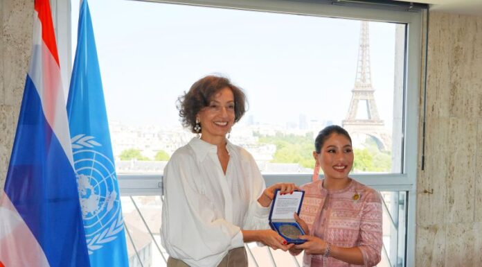 L’UNESCO premia la Principessa Sirivannavari per il suo contributo al patrimonio culturale L'UNESCO premia SAR la Principessa Sirivannavari per il suo contributo al patrimonio culturale