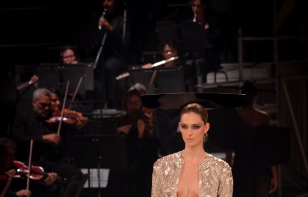 Stéphane Rolland HC Fall-Winter 2025: a baroque mechanic of Iberian dreams Stéphane Rolland HC Fall-Winter 2025: a baroque mechanic of Iberian dreams