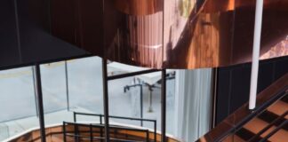 Léa Seydoux wears Louis Vuitton to the World Expo in Osaka Léa Seydoux wears Louis Vuitton to the World Expo in Osaka