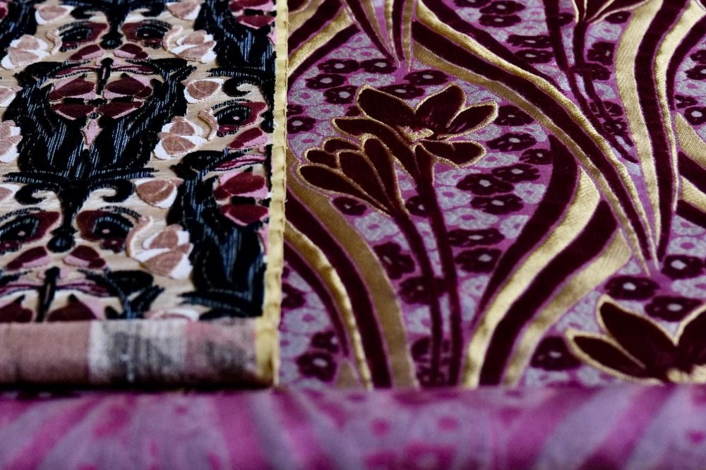 150 anni di Tessitura Luigi Bevilacqua una mostra a Palazzo Venart celebra l’eccellenza veneziana