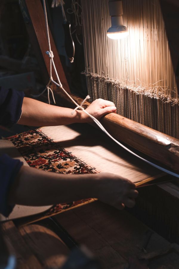 150 anni di Tessitura Luigi Bevilacqua una mostra a Palazzo Venart celebra l’eccellenza veneziana