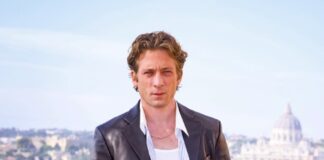 Jeremy Allen White ha indossato un look custom made Louis Vuitton per il photocall di “Springsteen: Deliver Me From Nowhere” a Roma Jeremy Allen White ha indossato un look custom made Louis Vuitton per il photocall di “Springsteen: Deliver Me From Nowhere” a Roma