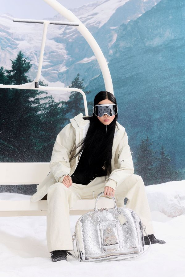 Louis Vuitton presenta la Collezione LV SKI 2025 una raffinata fusione di performance tecnica e spirito couture