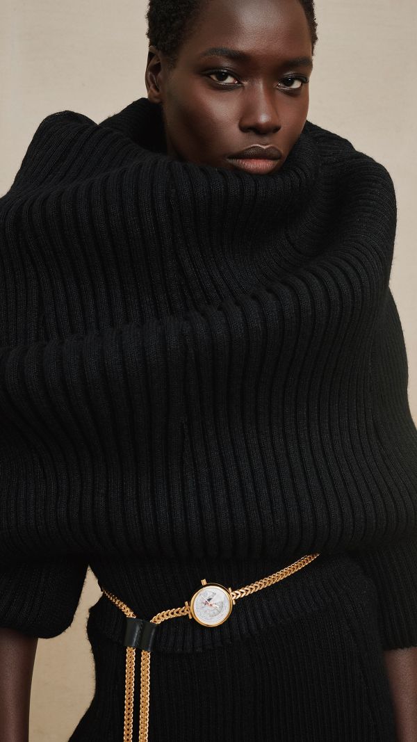 Lo storico Orologio LV I disegnato da Gae Aulenti alla Sfilata Louis Vuitton Donna Primavera-Estate 2026