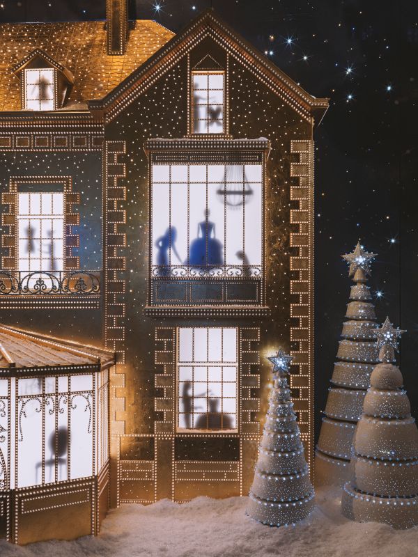 Dior presents the Iconic 30 Montaigne and its Magical Decor for the Holiday Season