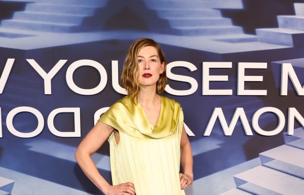 Rosamund Pike in Dior at the "Now You See Me: Now You Don't" World Premiere