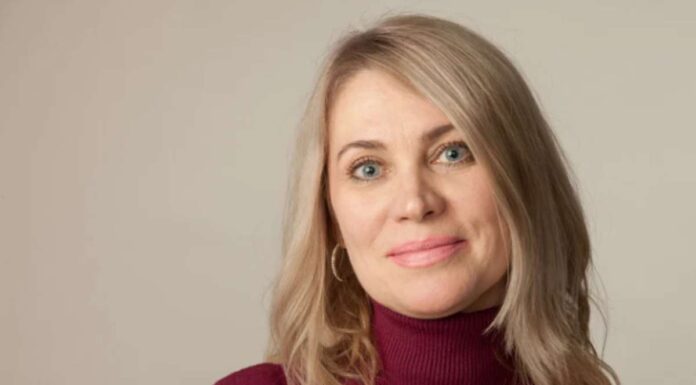 Over 50, i consigli degli hair stylist per dei capelli perfetti: così non devi nemmeno andare dal parrucchiere donna overo 50