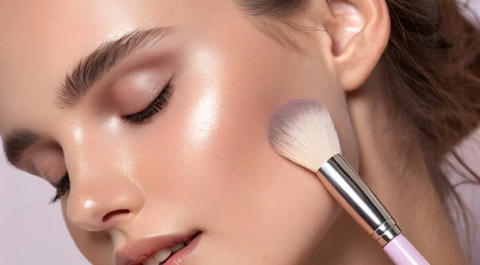 Dimentica il blush classico: così lo metti per un effetto baby face immediato Blush