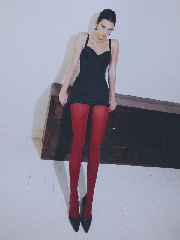 Calzedonia i collant rossi scelti da Kendall Jenner