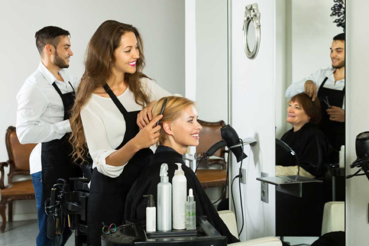 Donna parrucchiere