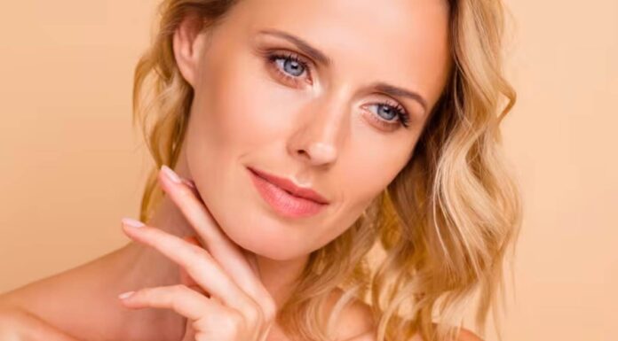 Tutte pazze per l’effetto “no-makeup”: il magico trucco che ringiovanisce di 10 anni Effetto no-makeup