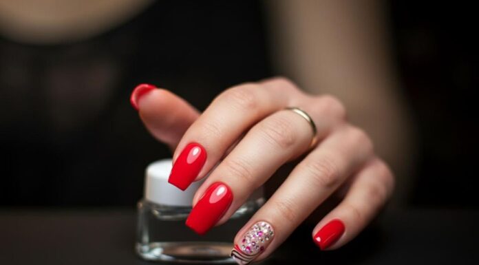 Trend unghie 2026: addio agli accessi, torna in voga la semplicità. Cosa aspettarsi nel nuovo anno Tendenze unghie 2026