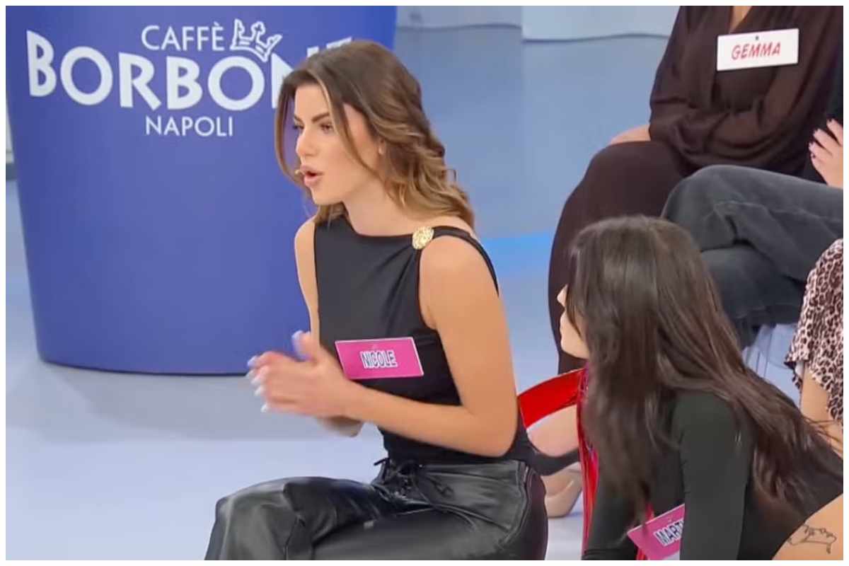 Nicole Belloni look top