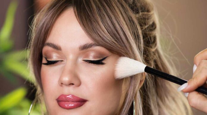 Applica il blush in questo punto e ringiovanisci di 10 anni: il metodo segreto dei makeup artist blush come applicarlo