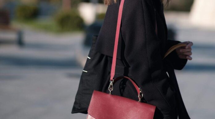 Le borse a tracolla non passano mai di moda: se le indossi così farai impazzire le tue amiche borsa tracolla come indossarla e quale scegliere