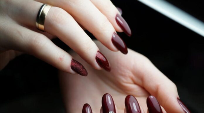 Quanto costa una manicure? Ecco come sono cambiati i prezzi negli anni: salasso per i portafogli degli italiani manicure