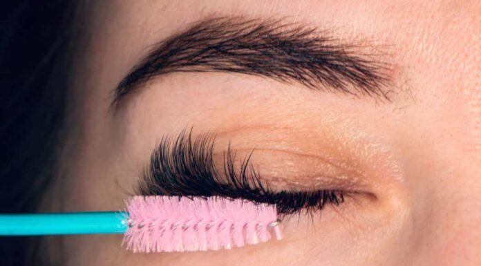 Mascara incurvante, è questo il numero uno: sguardo magnetico e seducente in un attimo mascara incurvante