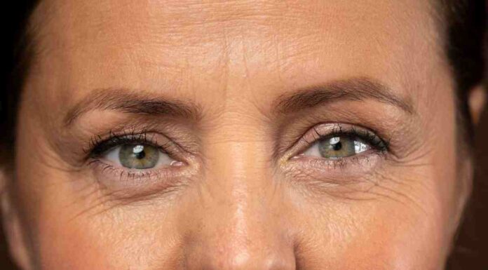 Addio palpebre cadenti: il trucco per un effetto lifting al sopracciglio in soli 2 minuti trucco per eliminare le palpebre cadenti