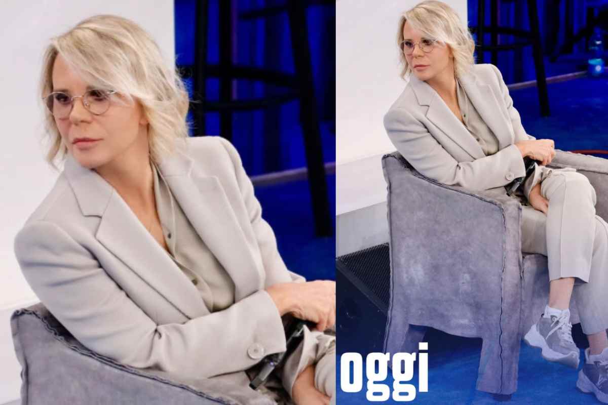 tailleur grigio maria de filippi amici