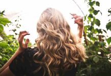 Da bionda a mora, il cambio di look radicale dell’ex velina ispira i social: “Posso ricominciare” Da bionda a mora l'ex velina cambia look