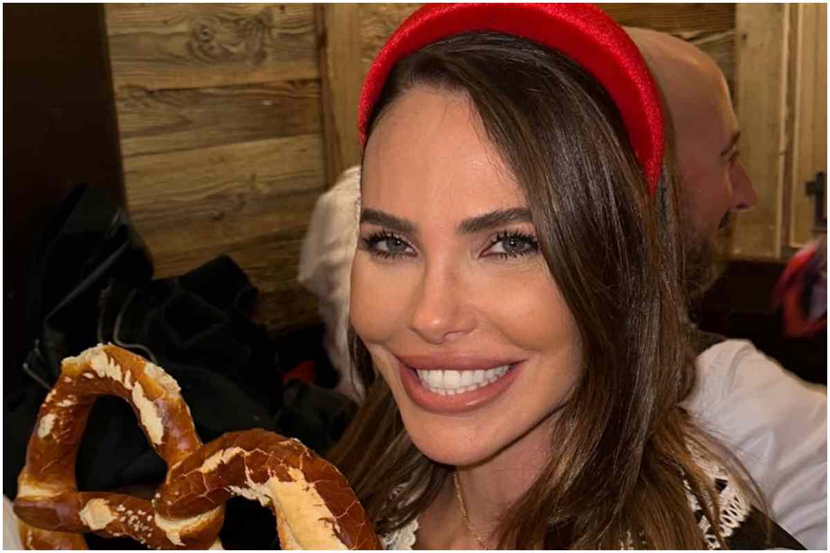 Ilary Blasi sfoggia il look casual perfetto per l’inverno, peccato che il cappello vale una fortuna Ilary Blasi look cool