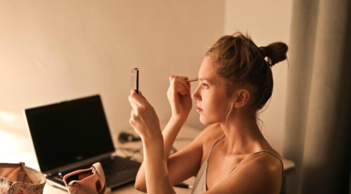 Il make-up va abbinato all’outfit: come associare i colori ai tessuti per un look wow Make-up consigli utili