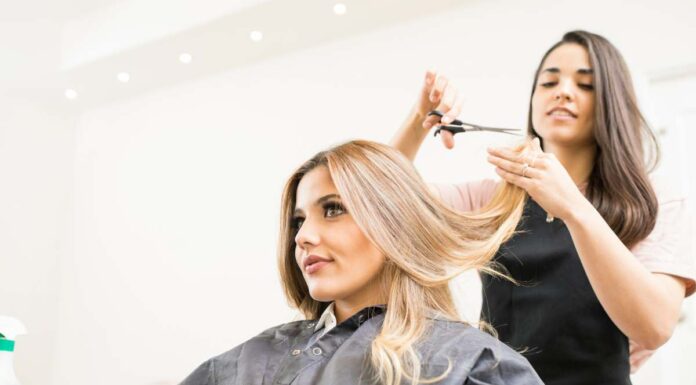 Over 50 e splendida: i tagli che tolgono anni dal viso (parola degli hairstylist) Parrucchiere donna