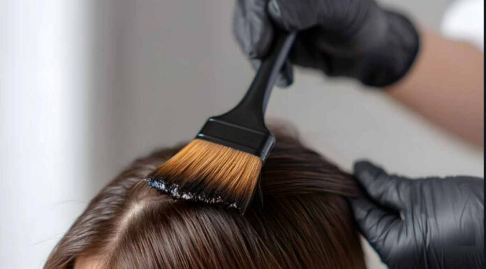 Nessun parrucchiere te lo dice ma con questo metodo la tinta ti dura a lungo: risparmi un sacco capelli applicazione tinta