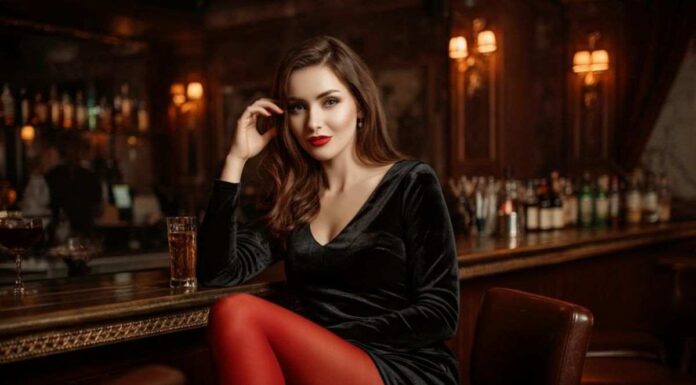 Con le calze rosse sembravo un clown, poi ho scoperto come le indossano le modelle: il risultato è super chic come indossare le calze rosse