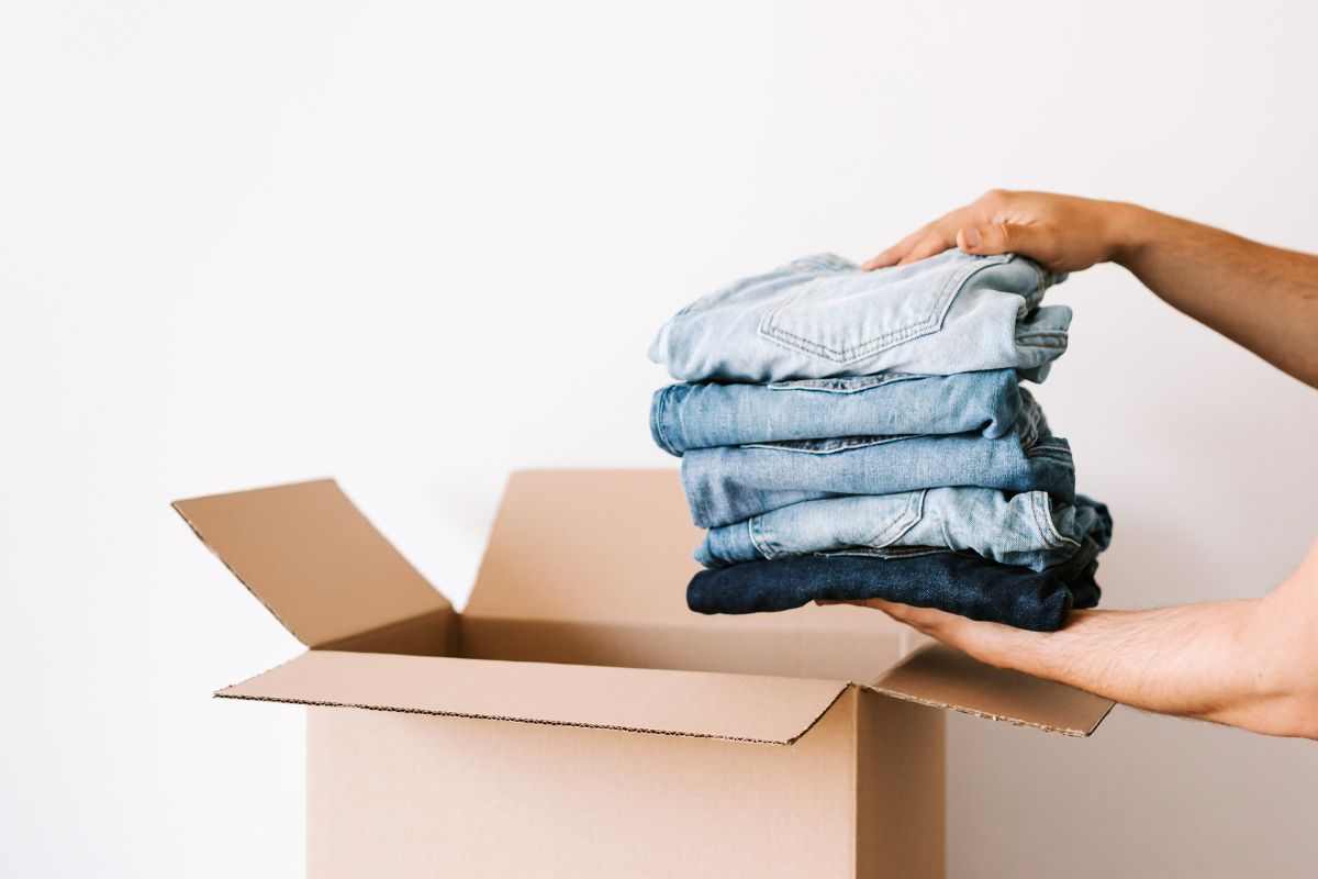 Valli a prendere subito: trasforma i tuoi vecchi jeans in un oggetto che non avresti mai immaginato vecchi jeans riciclo creativo