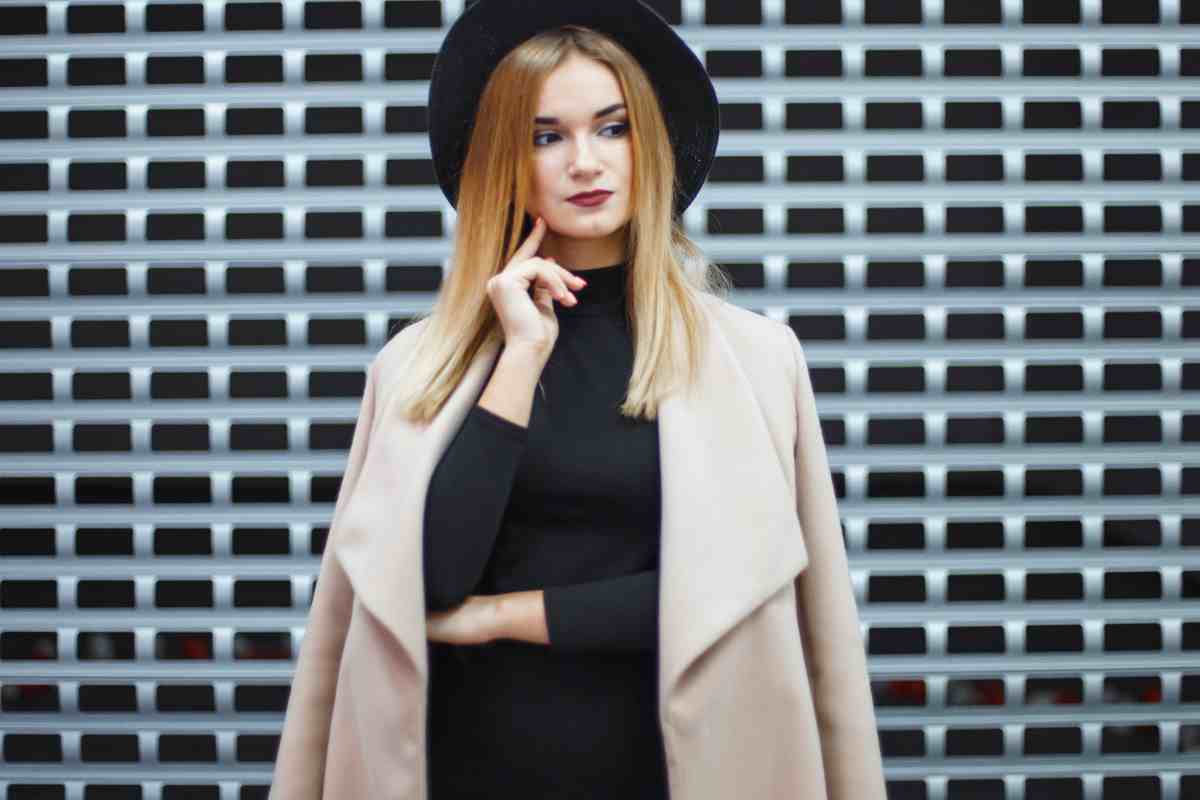 Outfit low cost, così li trasformi in look extra lusso senza spendere: 10 trucchi degli stilisti Look low cost come apparire di classe