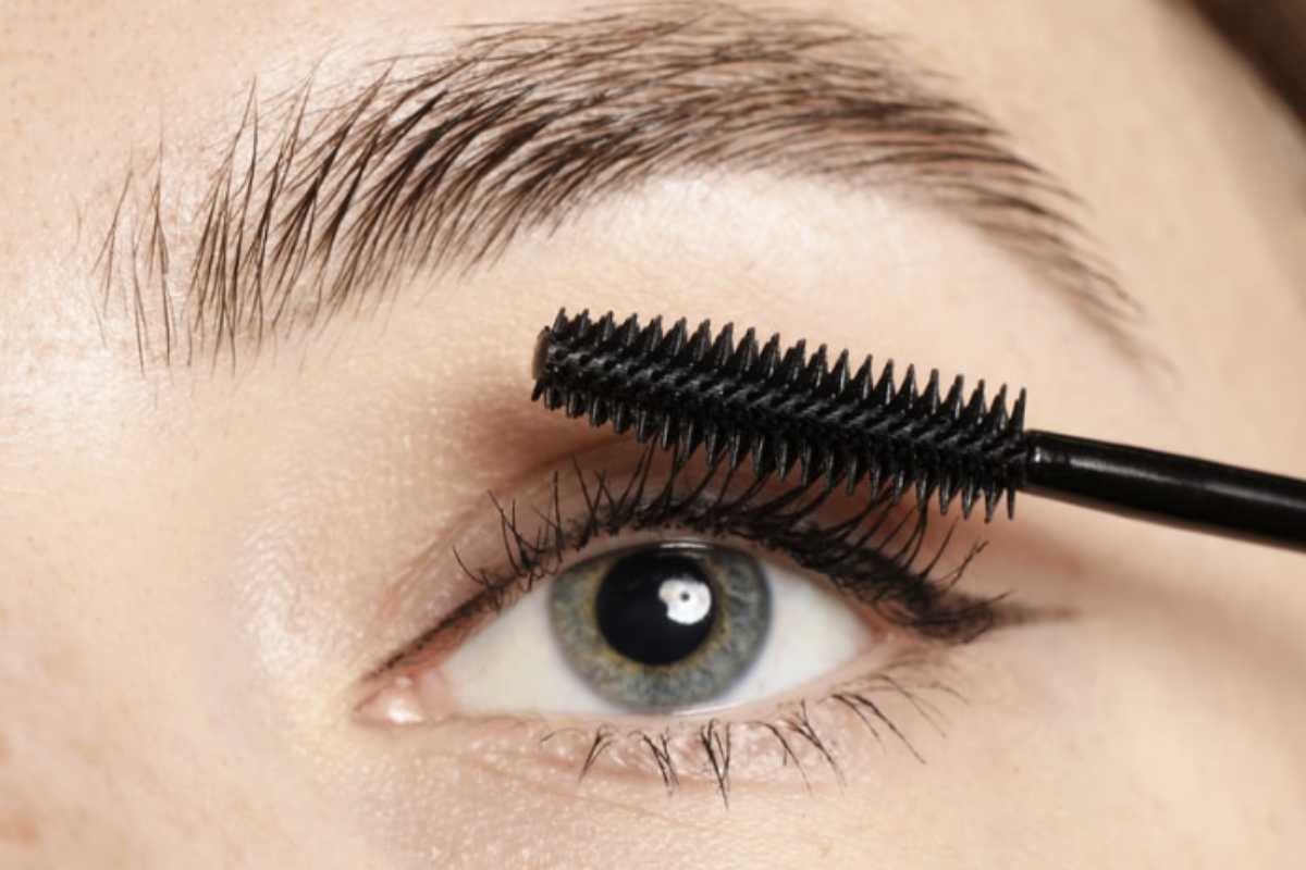 Sul mercato italiano e internazionale, diverse maison hanno già proposto formule all’avanguardia di mascara trasparente
