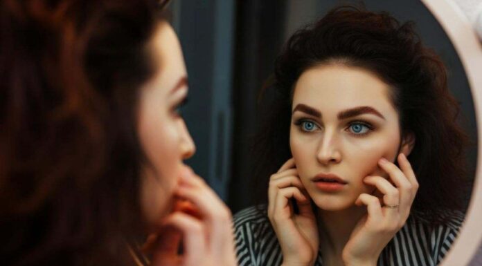 Tutte pazze per le sopracciglia “selvagge”: come replicare il nuovo trend che esalta lo sguardo sopracciglia selvagge trend