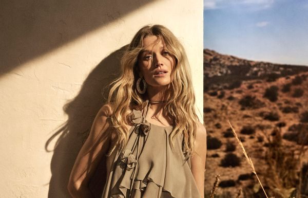 Luisa Spagnoli presenta la nuova Campagna ADV Primavera/Estate 2026 firmata Giampaolo Sgura Luisa Spagnoli presenta la nuova Campagna ADV Primavera/Estate 2026 firmata Giampaolo Sgura