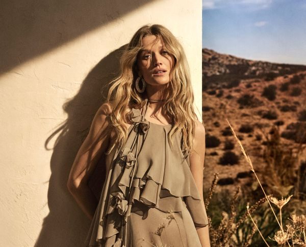 Luisa Spagnoli presenta la nuova Campagna ADV Primavera/Estate 2026 firmata Giampaolo Sgura Luisa Spagnoli presenta la nuova Campagna ADV Primavera/Estate 2026 firmata Giampaolo Sgura