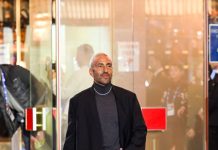 Luchè ha indossato un look Louis Vuitton al green carpet del 76° Festival della Canzone Italiana Luchè ha indossato un look Louis Vuitton al green carpet del 76° Festival della Canzone Italiana