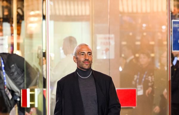 Luchè ha indossato un look Louis Vuitton al green carpet del 76° Festival della Canzone Italiana Luchè ha indossato un look Louis Vuitton al green carpet del 76° Festival della Canzone Italiana