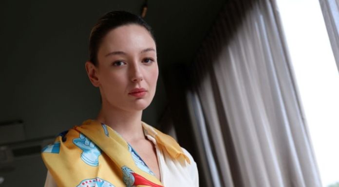 L’eccellenza sartoriale Comella di Aversa celebra la Giornata Internazionale della Donna L’eccellenza sartoriale Comella di Aversa. Per l’8 Marzo realizzato un foulard che è manifesto di forza, rispetto e libertà.