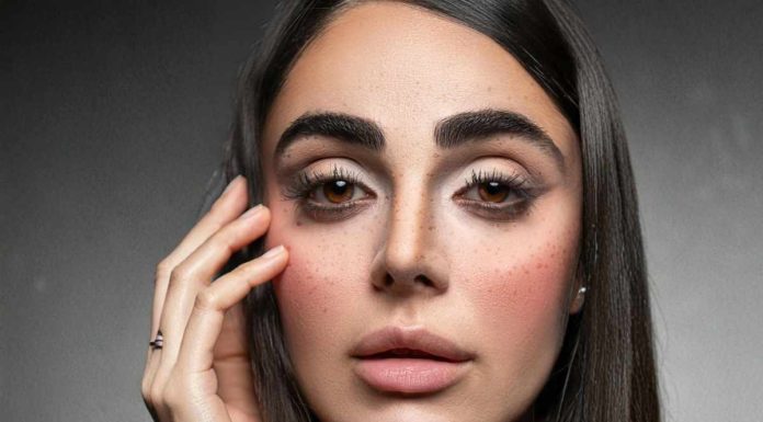 Da quando uso l’eyeliner così i miei occhi sono grandi e profondi: la tecnica facilissima per uno sguardo da gattona