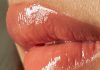 Labbra più piene in pochi secondi? Il trucco blu che non tutte vogliono svelare labbra rimpolpate con questo trucco