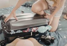 Vestiti spiegazzati in valigia? Il trucco della doccia è una salvezza: perfetti dopo il viaggio vestiti spiegazzati usa il trucco della doccia