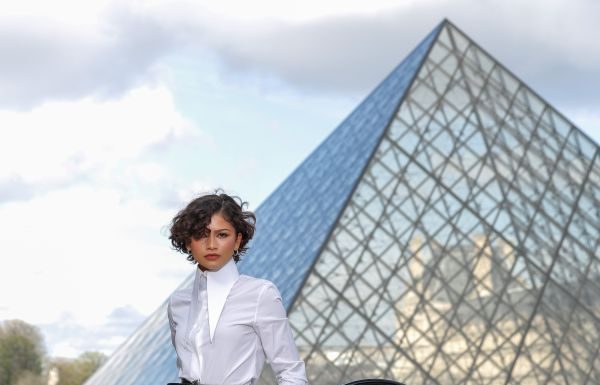 Celebrities at the Louis Vuitton Women’s Fall-Winter 2026 SHOW at Cour Carrée du Louvre in Paris Celebrities at the Louis Vuitton Women's Fall-Winter 2026 SHOW at Cour Carrée du Louvre in Paris