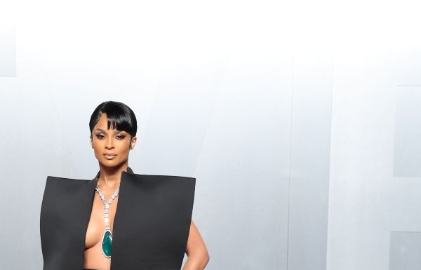 Ciara wears STEPHANE ROLLAND at the VANITY FAIR OSCAR PARTY in Los Angeles Ciara wears STEPHANE ROLLAND at the VANITY FAIR OSCAR PARTY in Los Angeles